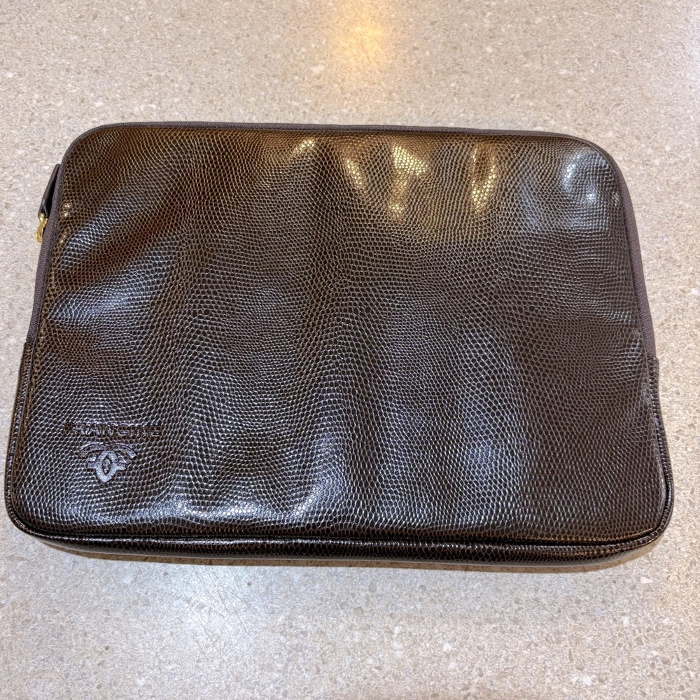 Francine Tablet Sleeve Storage Case
New Brown Zipper Closure with Pink Interior